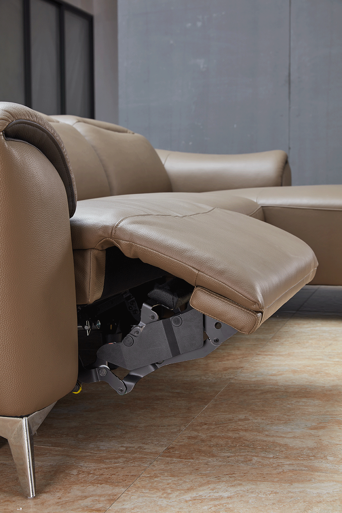 ESF 950 Sectional with 1 Electric Recliner SET